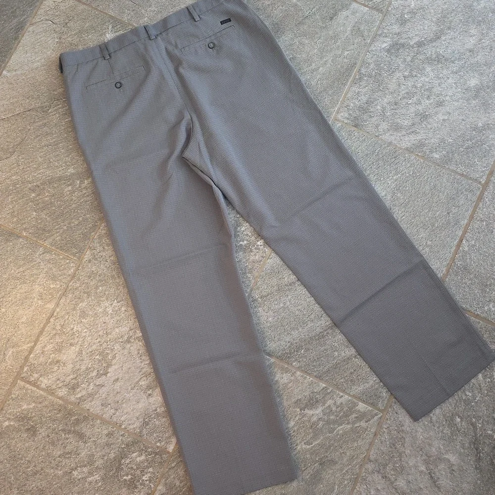 IZOD Golf Pants Size 38x34 Gray...Excellent Condition! Like New!
